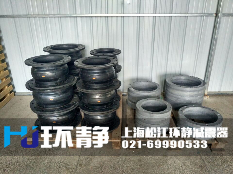 重慶市城口縣環(huán)靜<a href=http://www.ynffmc.cn/products/xiangjiaojietou/danqiu target=_blank class=infotextkey>單球體<a href=http://www.ynffmc.cn target=_blank class=infotextkey>橡膠接頭</a></a>實(shí)圖